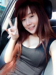 弹吉他胸大女主播,胸大气场女主播魅力四射